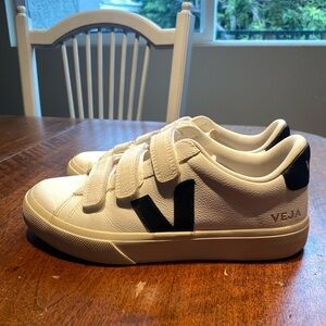 Veja White Leather Sneakers with Black V and Velcro Straps Women Sz 8